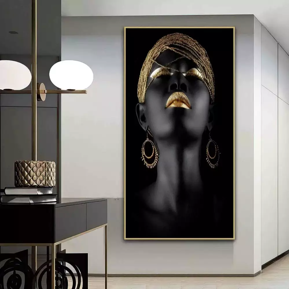Quadro Decorativo 1 Tela: Retrato de Opulência - Mulher com Joias e Maquiagem Douradas